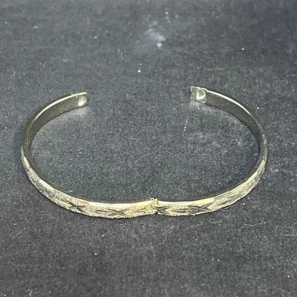 Vintage Silver Tone Starburst Hinged Bracelet (4001) - Picture 5 of 5